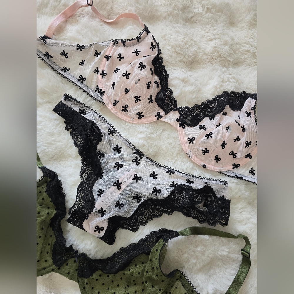 NEW victoria's secret bra sets 36 D - Picture 2 of 6
